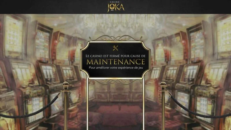 Panneau noir et doré qui dit "Le casino est fermé pour cause de maintenance", devant un décor brumeux de machines à sous, avec le logo Casino Joka en haut