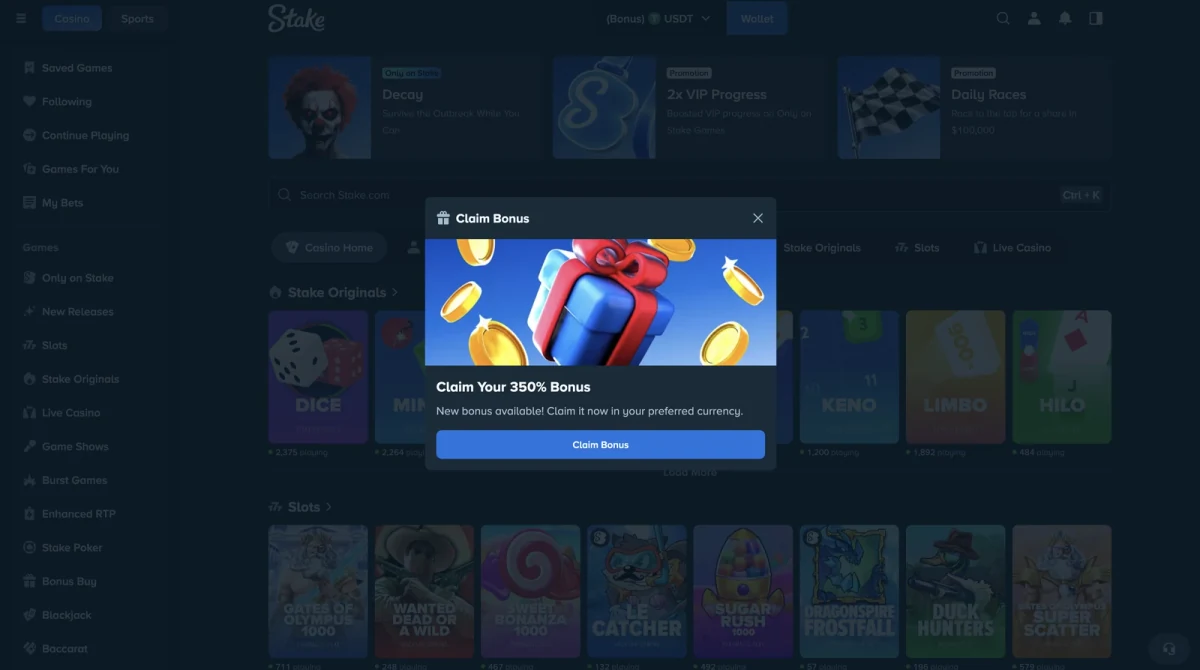 Le faux site Stake hébergé sur stake1303.com, une copie du lobby avec les jeux maison de Stake et une pop-up qui promet 350 % de bonus